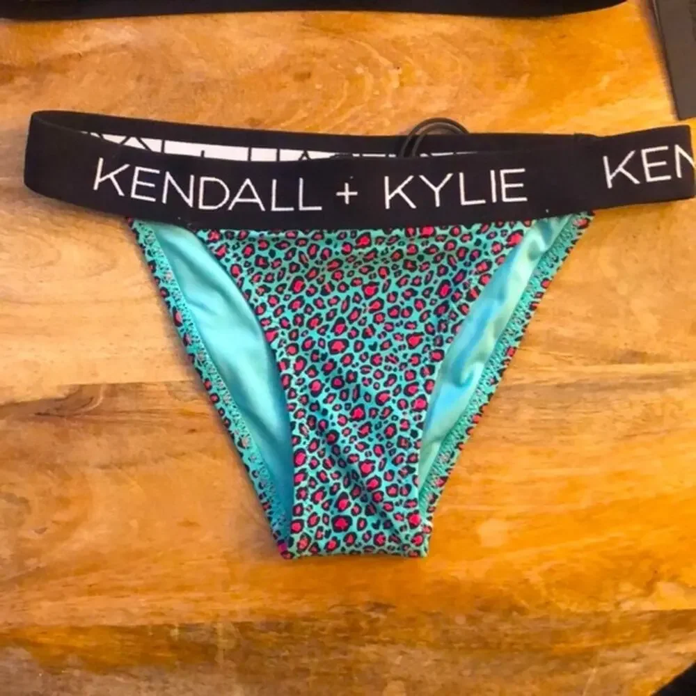 NWT! Kendall & Kylie Peekaboo Bikini size XS - Picture 4 of 10